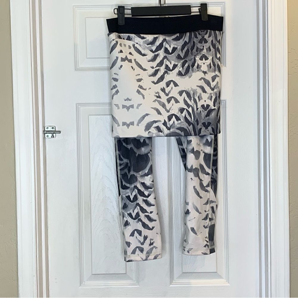 Lululemon Wunder Under SE Dance Angel Wing Black High Rise Skirted Leggings Sz 8